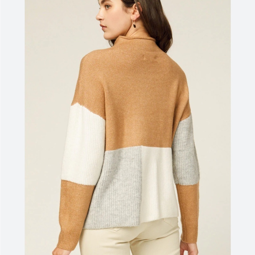Vici mock neck color block sweater M